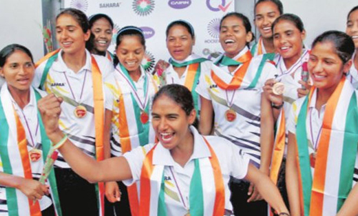 Veerappa Moily announces Rs 1 lakh each to Junior Girls Hockey Team